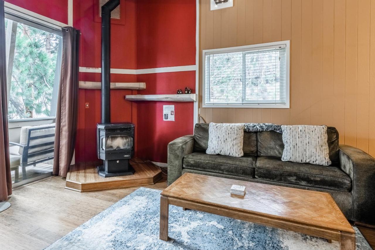 Tyrolean Village 6 2 Bedroom 1 And A Half Bath Sleeps 6 Walk To Lift Steps To Town Shuttle Holiday home Mammoth Lakes
